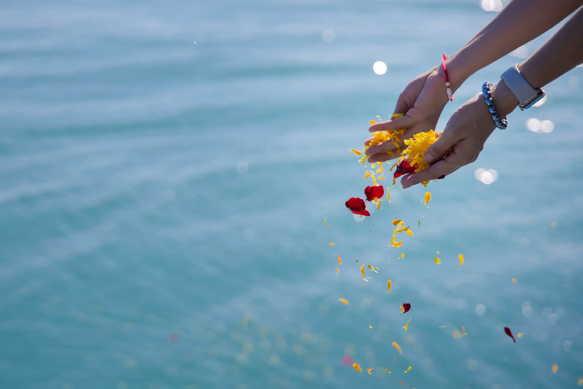 memorial service at the sea with boat charter services