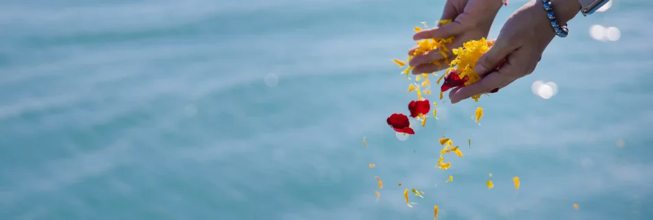 memorial service at the sea with boat charter services
